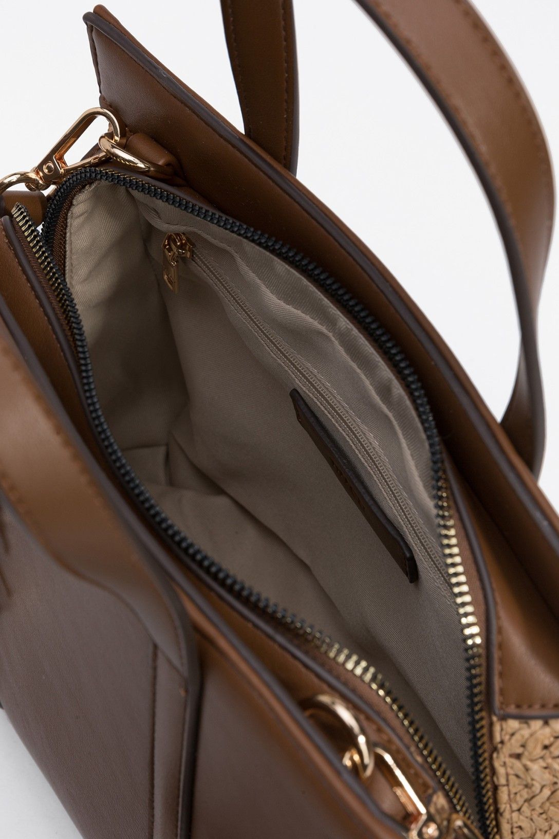 Borsa Nia